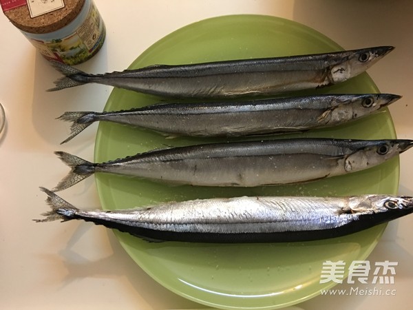 Salt-grilled Saury recipe