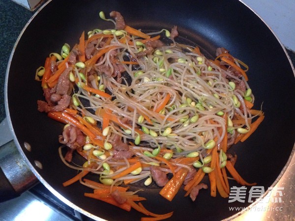 Soy Sprouts Fried Noodles recipe