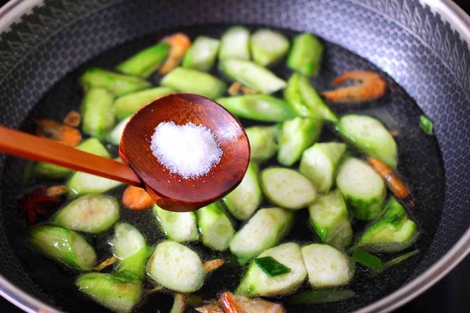 Stewed Pork Blood with Loofah and Shrimp recipe