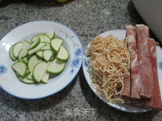 Zucchini Beef Slices Boiled and Shredded recipe