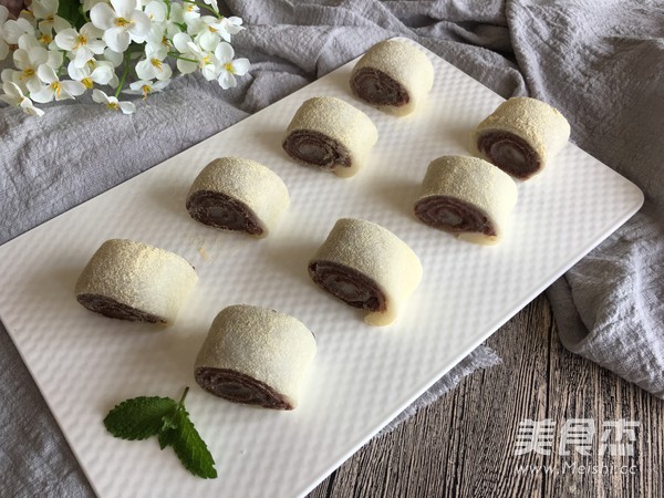 Bread Maker Version of Red Bean Paste Stuffed Donkey Rolling recipe