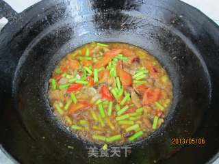 Stir-fried Noodles with Garlic Sprouts recipe