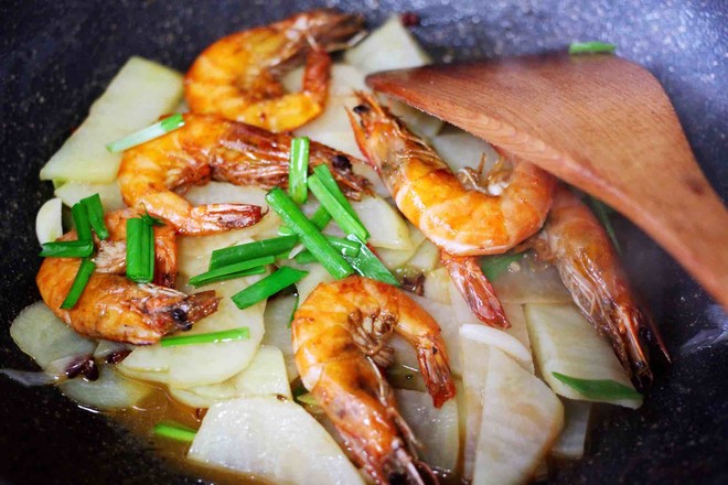 Fried Sea Prawns with Potato Chips recipe