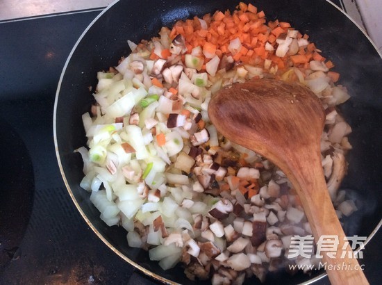 Braised Noodles with Mushroom Meat Sauce recipe