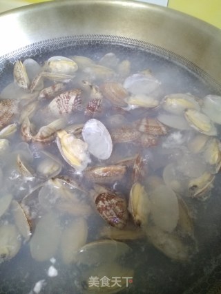 Stir-fried Clams with Wormwood recipe