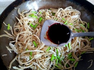 Stir-fried Shredded Cake with Garlic Moss recipe