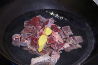 Stewed Beef Brisket with Tomato and Radish recipe