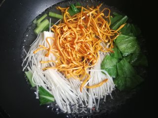 Instant Noodles with Enoki Mushroom and Cordyceps recipe