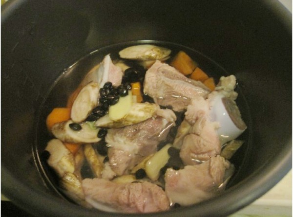 Black Bean Burdock Pork Bone Soup recipe