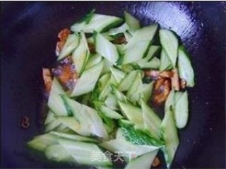 Stir-fried Pork with Green Pepper and Cucumber. recipe