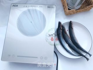 The Saury Costing Two Bucks is So Delicious that You Can Rush to Eat It When It is Grilled. It is So Fragrant and Drooling~ recipe