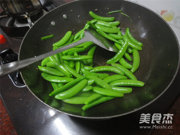 Fried Squid with Sweet Peas recipe