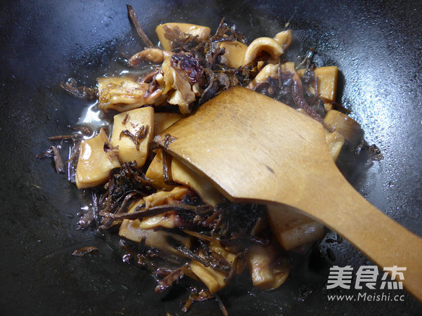 Grilled Cuttlefish with Bamboo Shoots and Dried Vegetables recipe