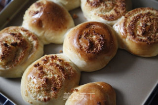 Coconut Bread Rolls (the Method of Baking Bread Rolls in The Oven) recipe