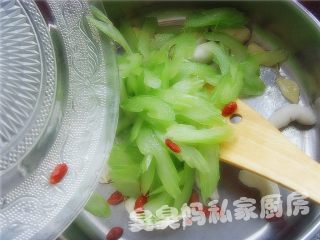 Fried Water Chestnut with Celery recipe
