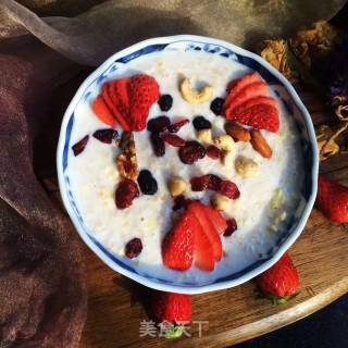 Milk Oatmeal Dried Fruit Bowl recipe