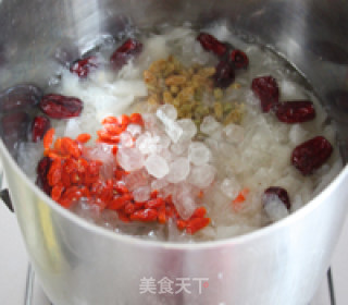 Osmanthus Red Date Tremella Snow Pear Soup recipe