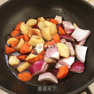 Stewed Sirloin with Carrots and Potatoes recipe