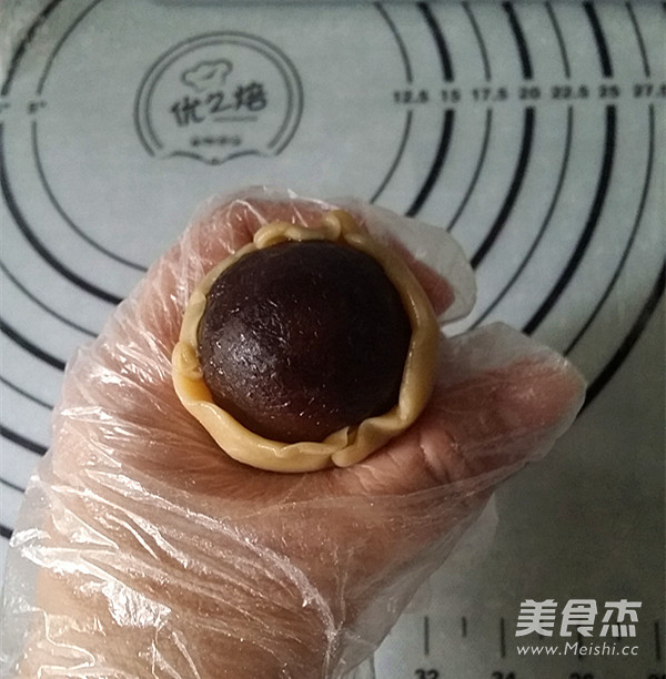 Cantonese Egg Yolk Mooncake recipe