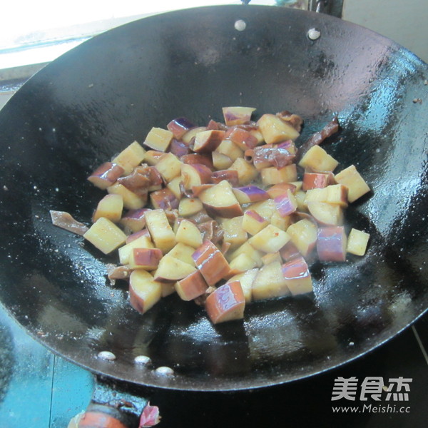 Fried Eggplant with Green Pepper and Fungus recipe