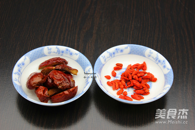 Red Dates and Wolfberry Boiled Sweet Rice Wine recipe