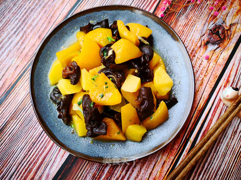 Stir-fried Fungus with Pumpkin and Potatoes recipe