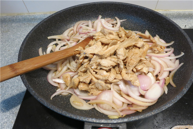 Chicken Breasts and Onions are Cleverly Paired recipe