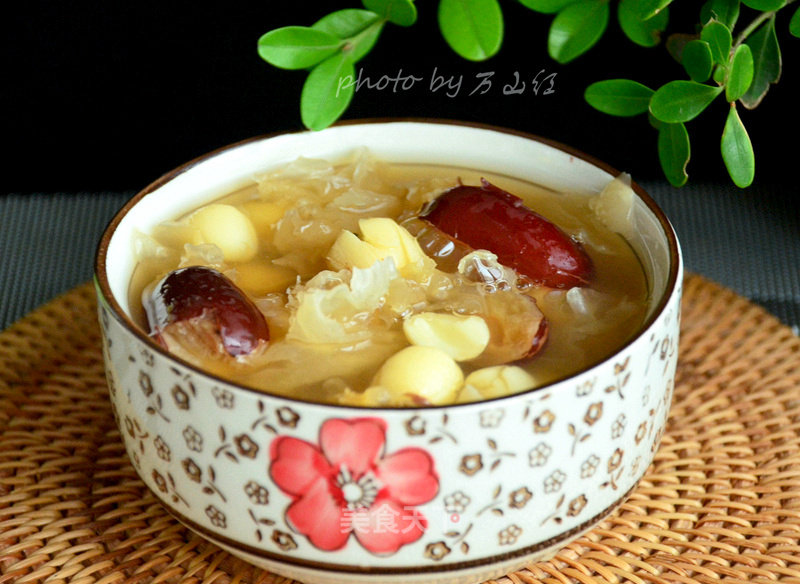 Lotus Seed and Tremella Soup recipe