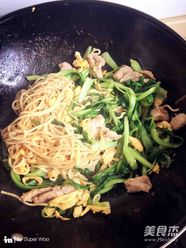 Fried Noodles with Eggs, Pork and Vegetables recipe