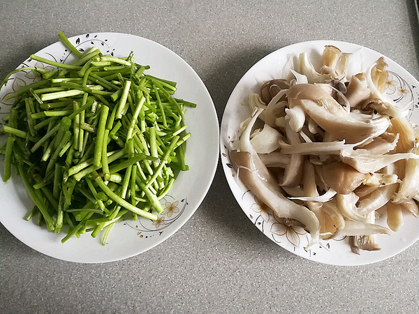 Stir-fried Mushrooms with Artemisia recipe