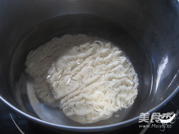 Fried Noodles with Shredded Pork recipe