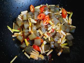 #团圆饭#garlic and Yellow Fried Jelly recipe