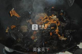 Stir-fried Fungus with Pork and Cordyceps recipe