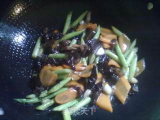 Stir-fried Black Fungus with Asparagus in Oyster Sauce recipe