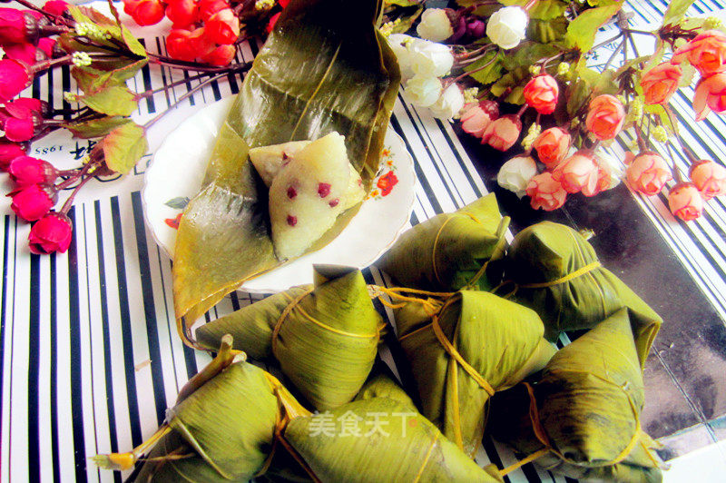 Dragon Boat Festival on The Fifth Day of May ------ Learn to Make Glutinous Rice and Red Bean Dumplings recipe