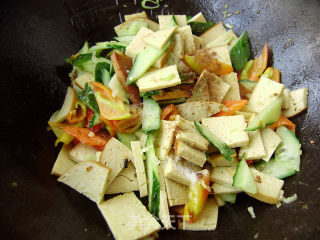 Home Cooking-fried Melon Slices with Vegetarian Chicken and Pepper recipe