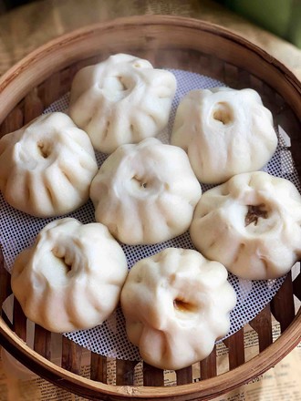 Lean Pork Buns with Mushrooms