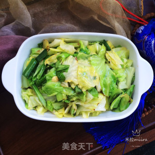 Stir-fried Cabbage with Green Garlic recipe