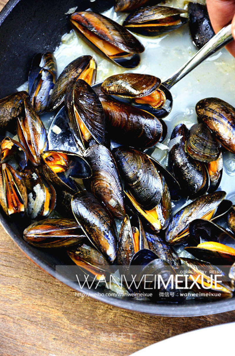 Blue Mussels Cooked in Rum Butter recipe