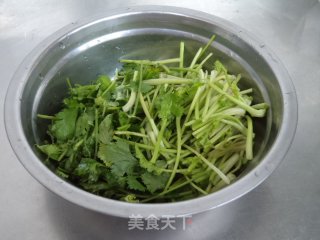 Coriander Mixed with Enoki Mushrooms recipe