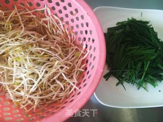 Stir-fried Leek with Mung Bean Sprouts recipe