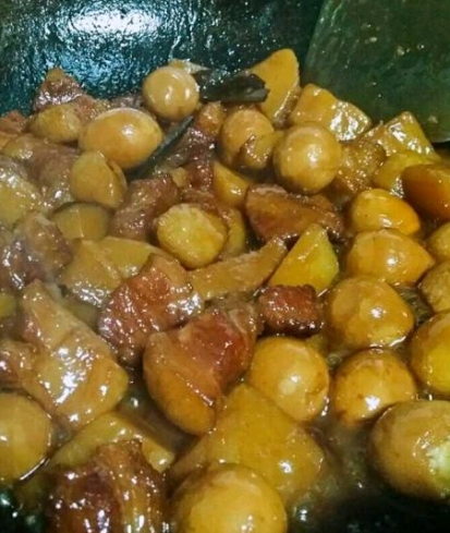 Braised Pork with Potatoes and Quail Eggs recipe