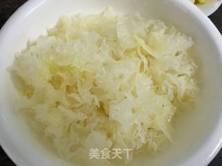 Tremella Boiled with Pineapple recipe