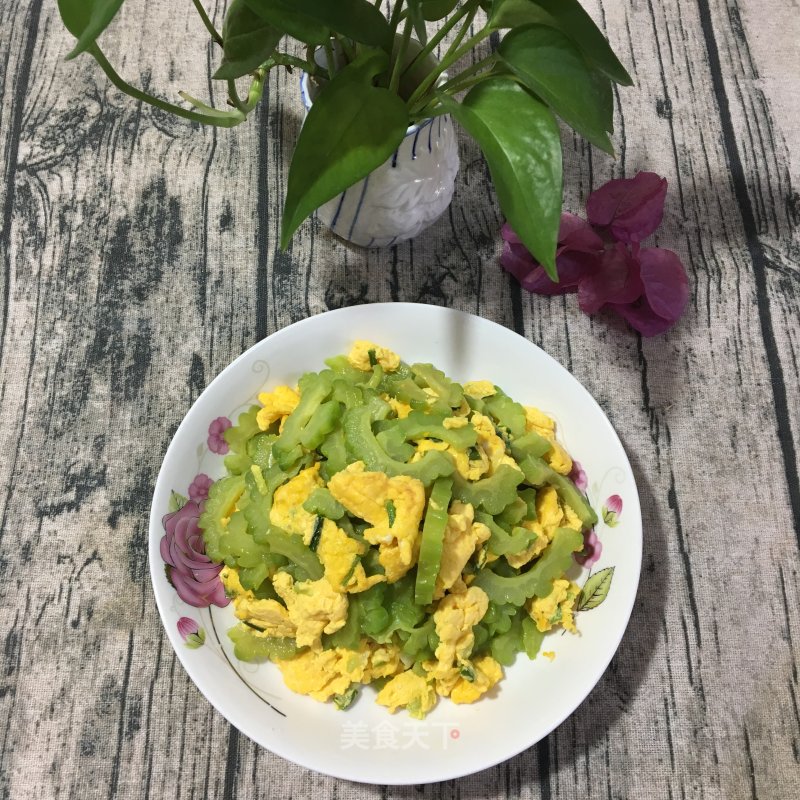 Stir-fried Bitter Gourd with Chives and Eggs recipe