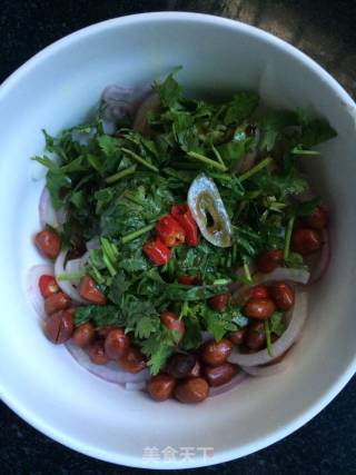 Coriander Mixed with Onions recipe