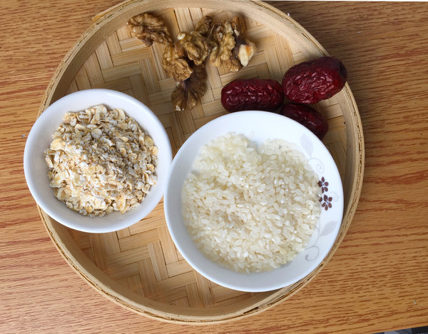 Oatmeal with Walnuts and Red Dates recipe