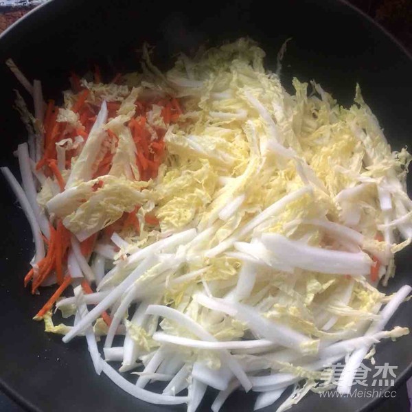 Fried Noodles with Cabbage and Pork recipe