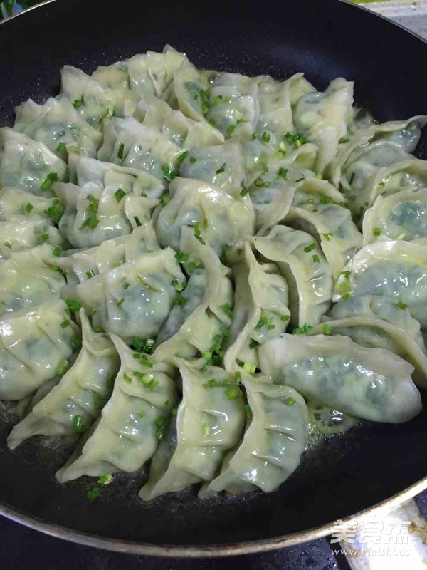 Pan-fried Chives and Egg Dumplings recipe