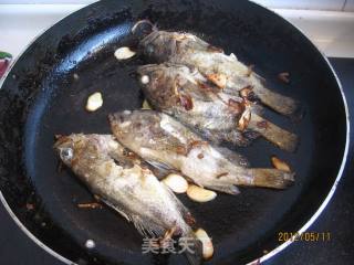 Braised Small Fish in Sauce recipe