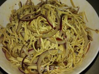 Scallions Mixed with Dried Tofu Shreds recipe
